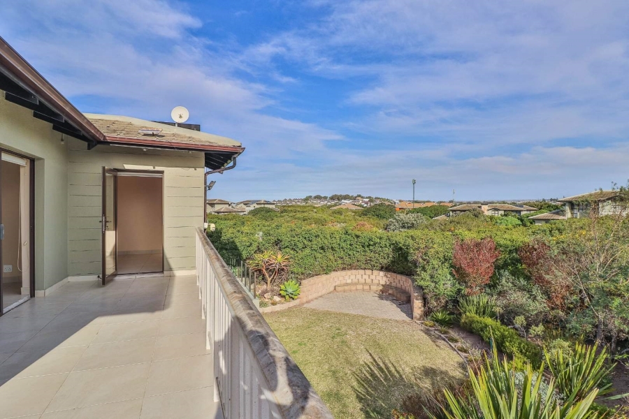 4 Bedroom Property for Sale in Hartenbos Landgoed Western Cape